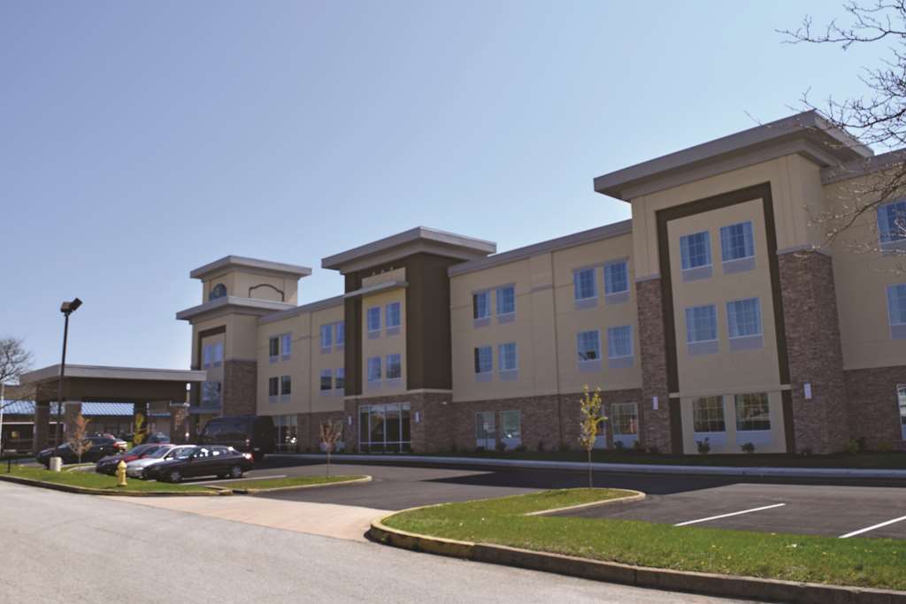 La Quinta By Wyndham York Exterior foto